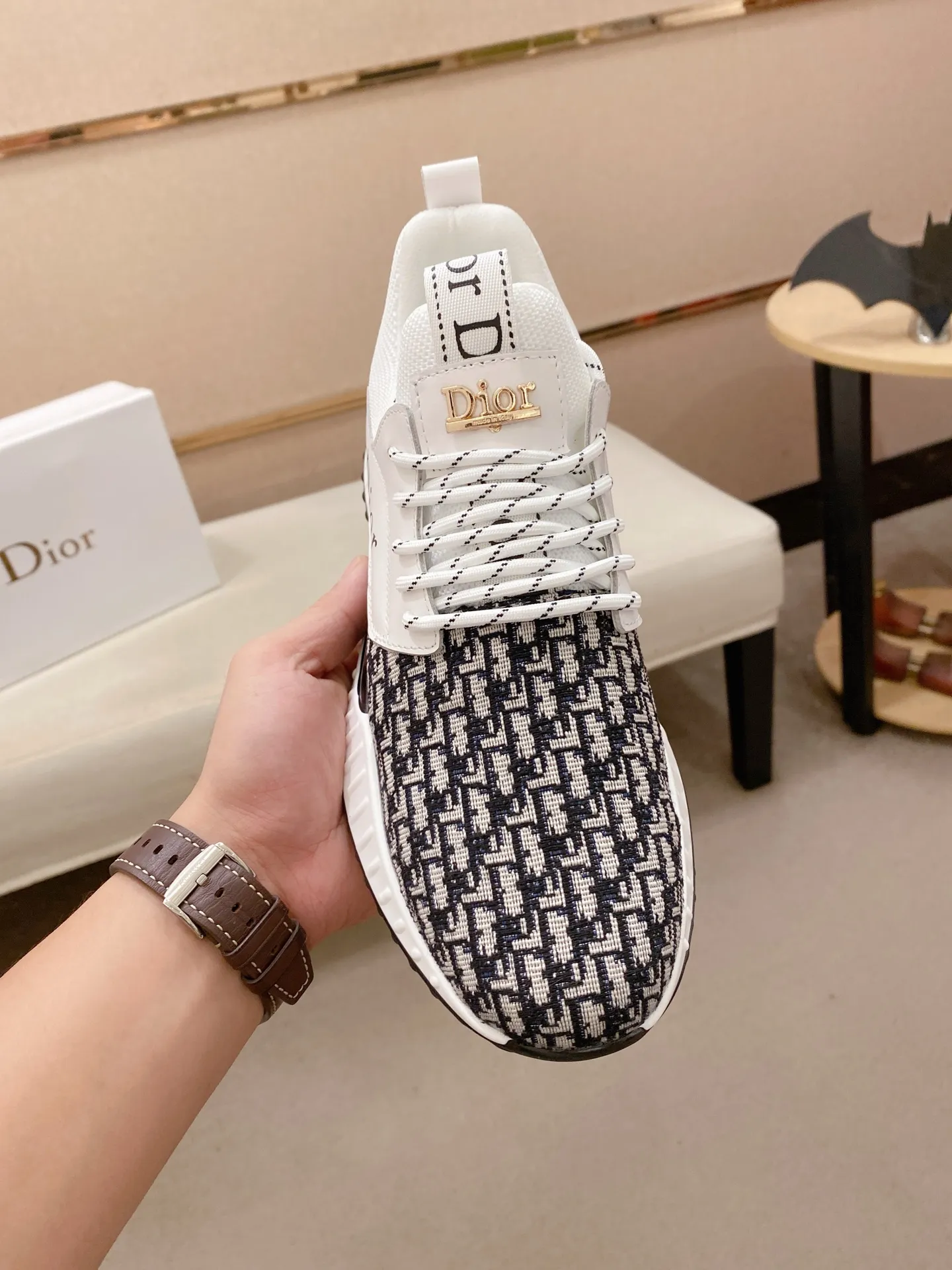 Factory price: 440💰[Dior·Dior] New casual sports style men's shoes, new spring and summer design, perfect workmanship, lace-up lazy style to create wardrobe quality, upper: imported cowhide, sheepskin lining is soft and comfortable, ultra-light TPU wear-resistant outsole, simple, versatile fashion men's shoes, excellent color code number 38--44. (Can be customized for 45 non-refundable)